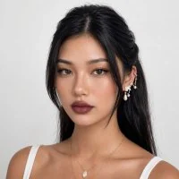 Zarah’s avatar, discussing how Tonebird keeps replies connected to their context